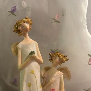 Charming Angel Figurine Set - Cream and Gold